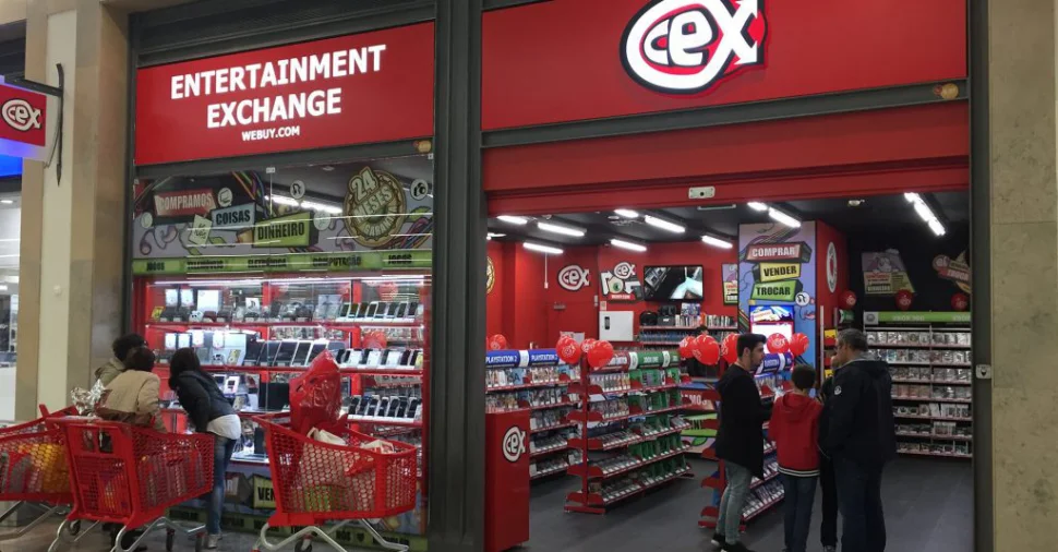 Interior da loja CeX