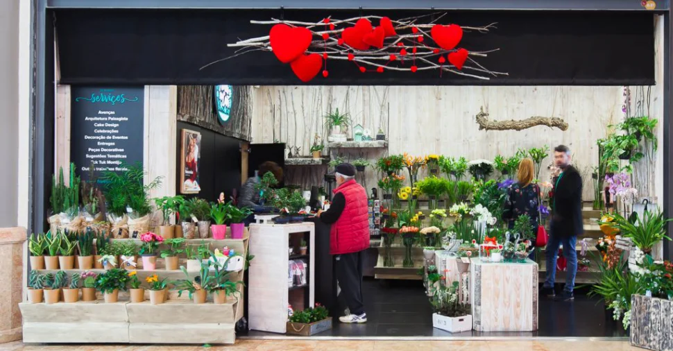 Interior da loja Flores No Cais