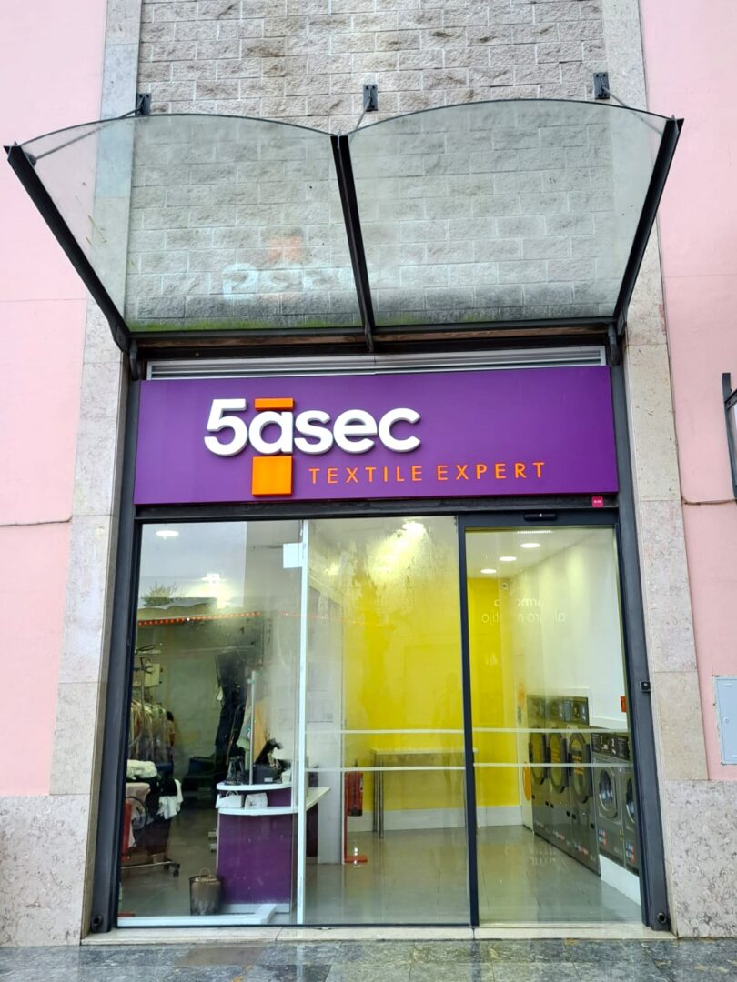 Interior da loja 5 à sec