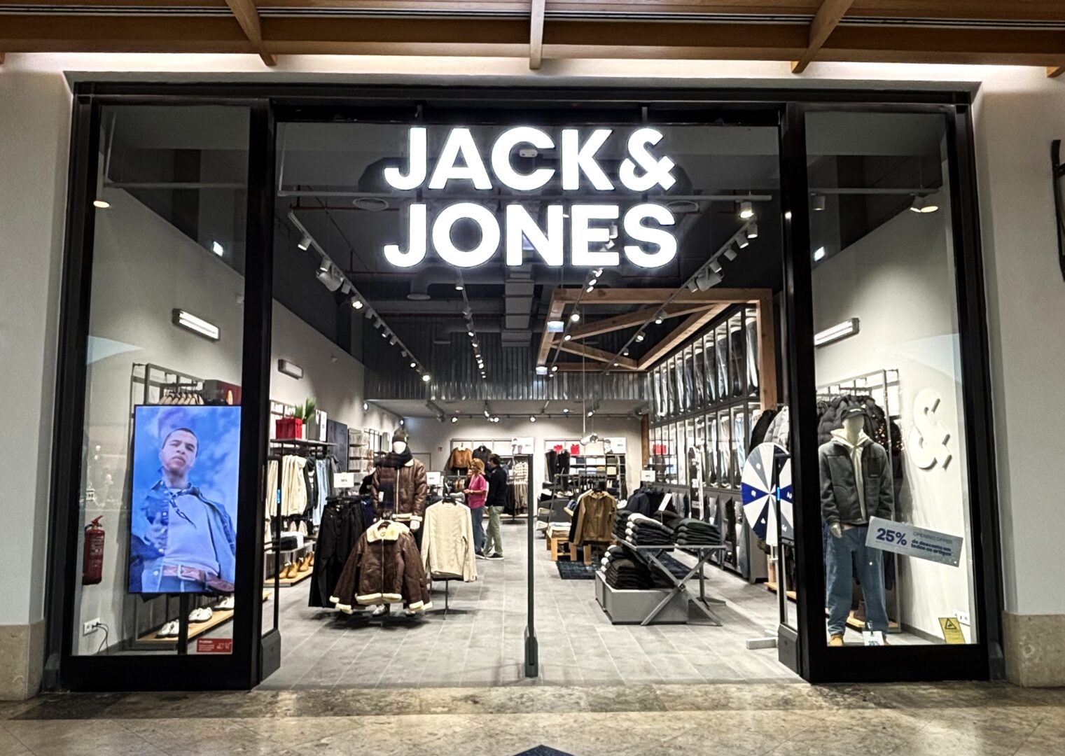 Interior da loja Jack & Jones