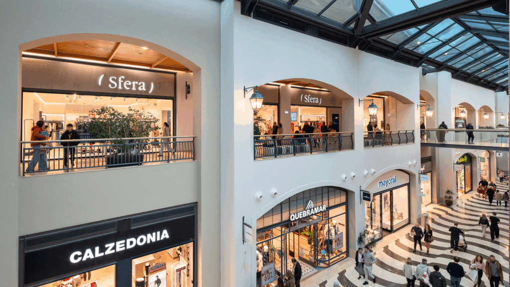 Imagem de várias lojas no Forum Montijo