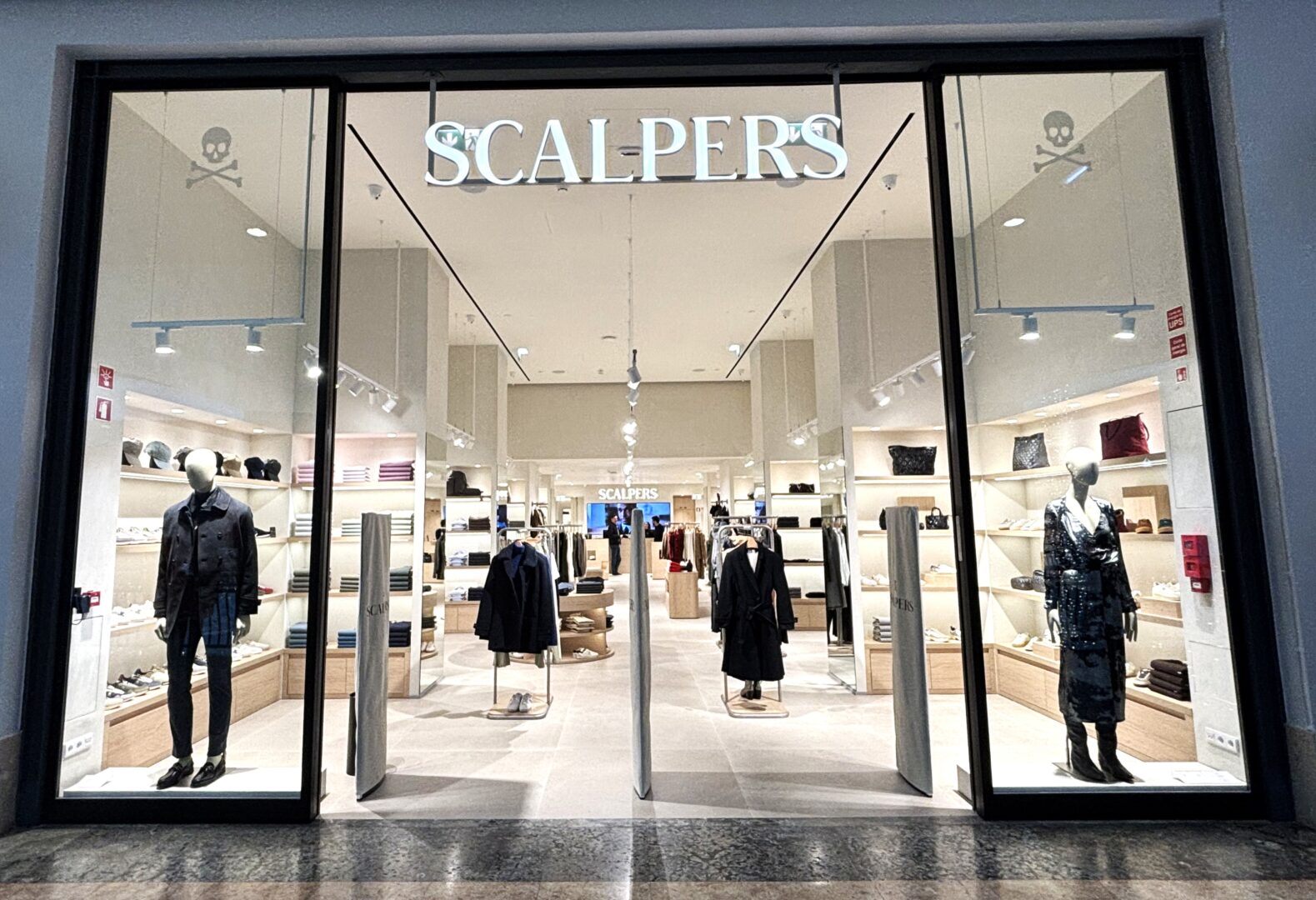 Interior da loja Scalpers